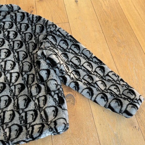 VanDior Faux Fur Jacket - Picture 7 of 12